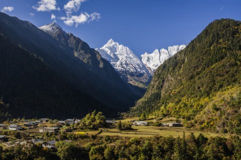 旅行在云南雨崩村的风光唯美图片