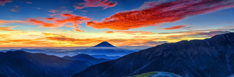 傲然耸立的的日本富士山风光美图