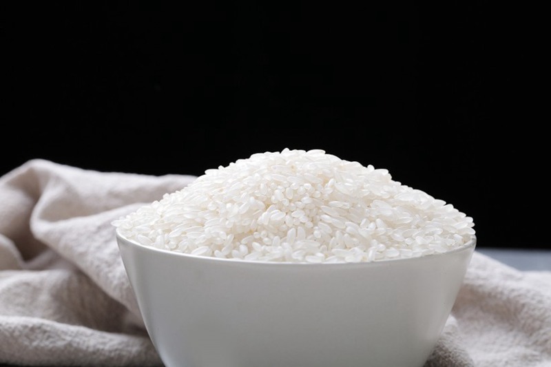 洁白如雪的白米粒粮食图片