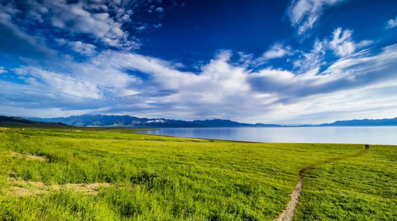 风景秀丽的新疆赛里木湖风光图片