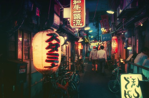 日本京都街头小巷的城市夜景摄影