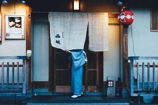 摄影师Takashi Yasui静谧文雅的日本街头摄影